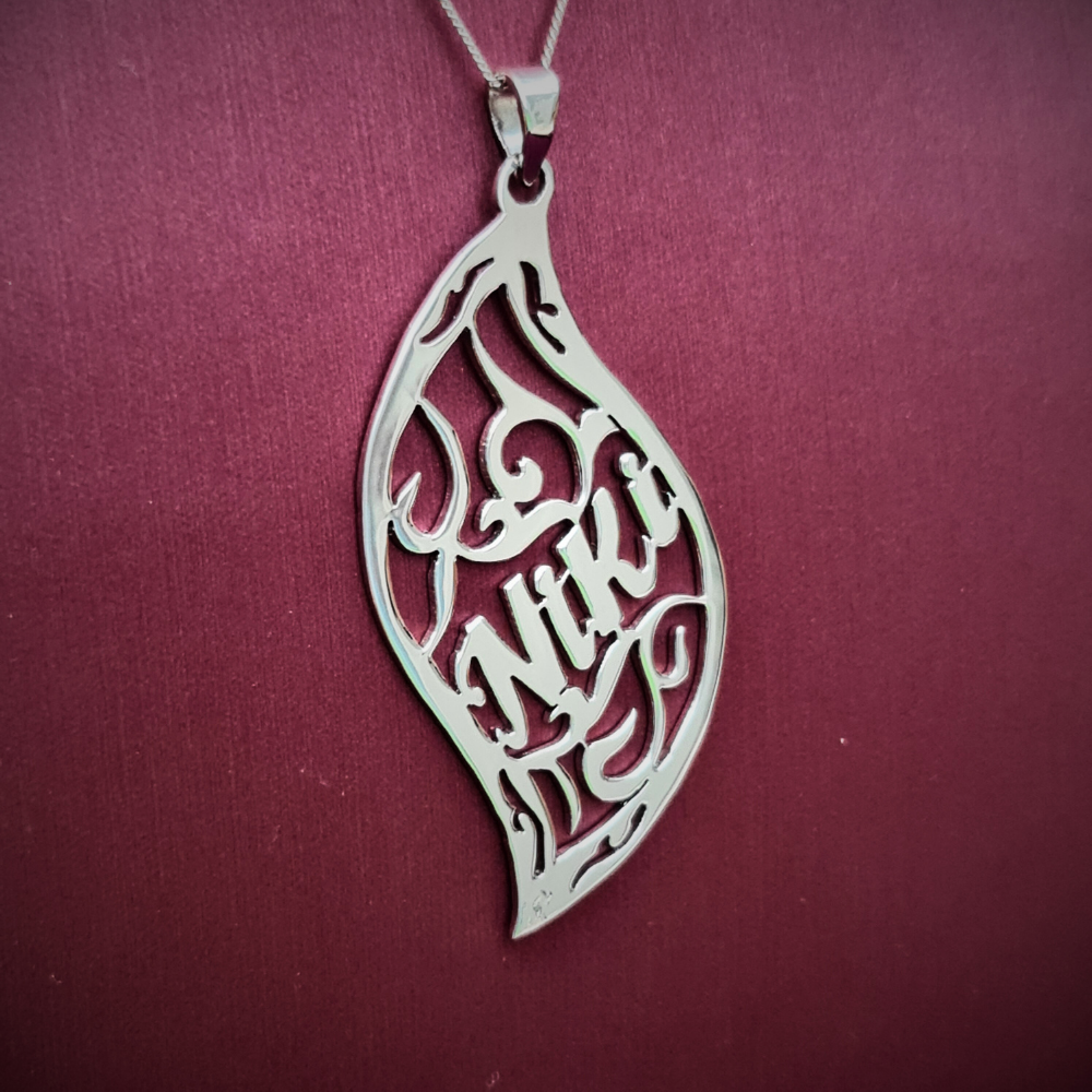 Sleek arabic artistic pendant bespoke with my name written in it